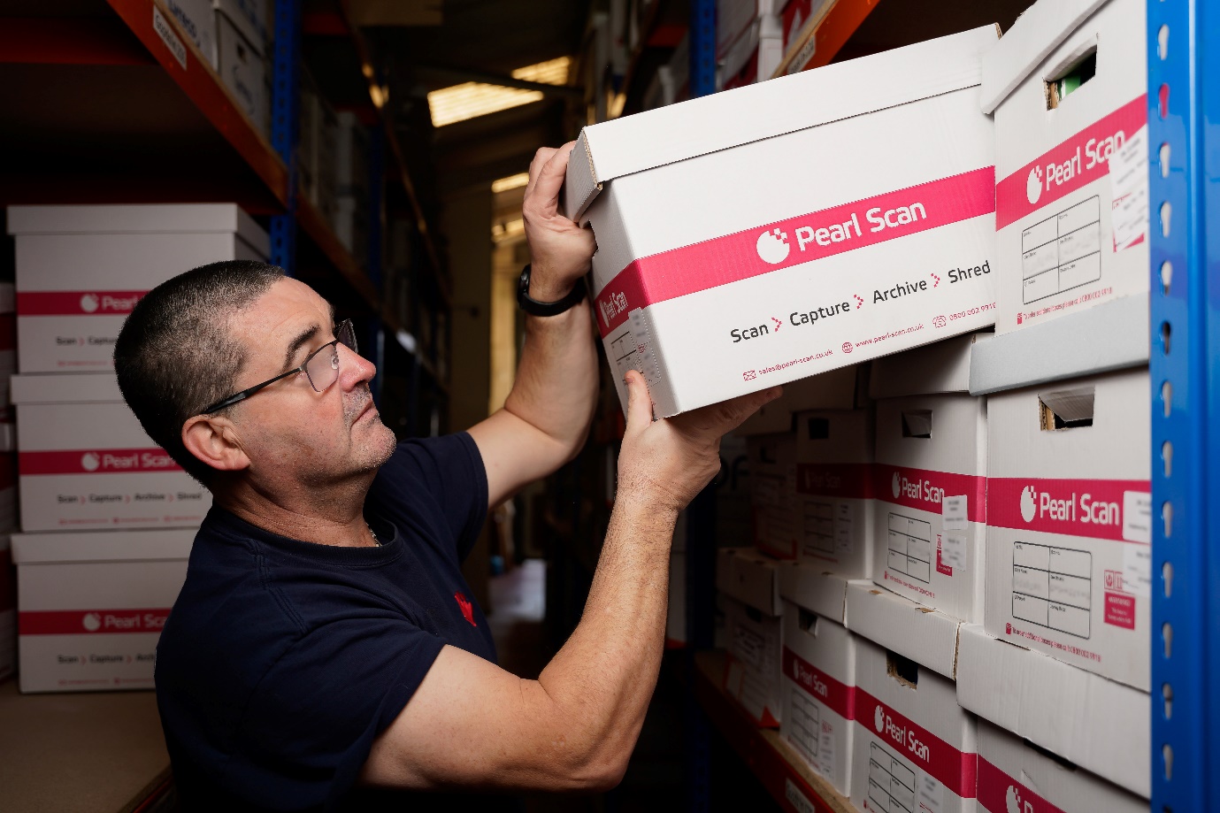 A person holding a box
AI-generated content may be incorrect.